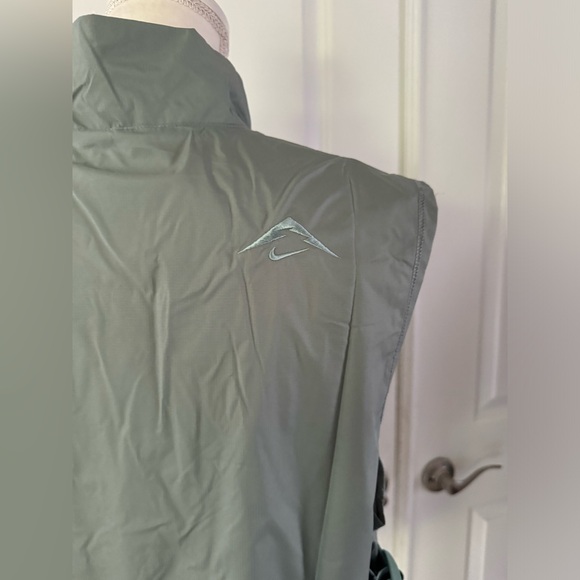 Nike Trail Repel Women's Trail Running Vest - Picture 11 of 17